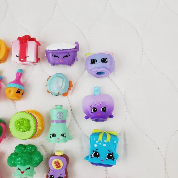 Shopkins - Lot of 29 Assorted Figures Kid's Toys Small Collectible Birthday Fun - Picture 4 of 9
